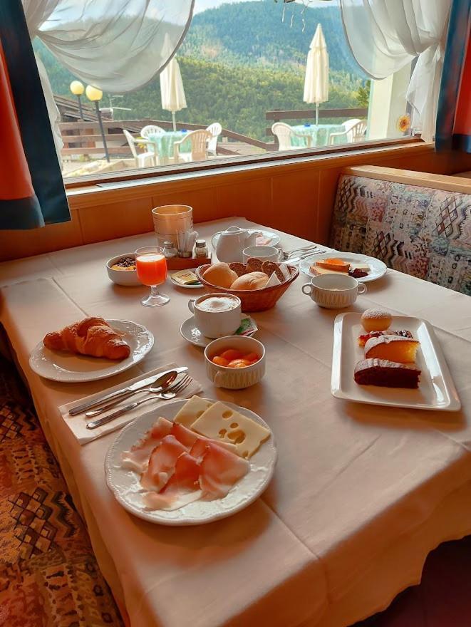 Albergo Villa Cristina Folgaria Bagian luar foto