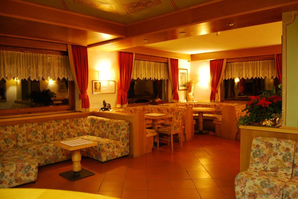 Albergo Villa Cristina Folgaria Bagian luar foto