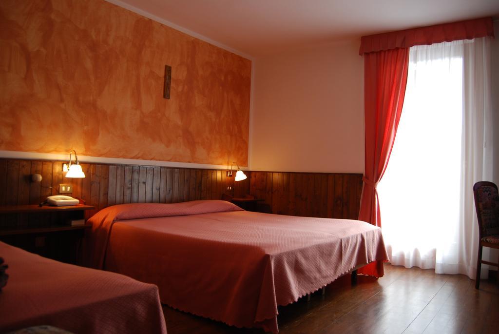 Albergo Villa Cristina Folgaria Ruang foto