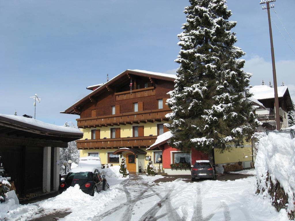 Albergo Villa Cristina Folgaria Bagian luar foto